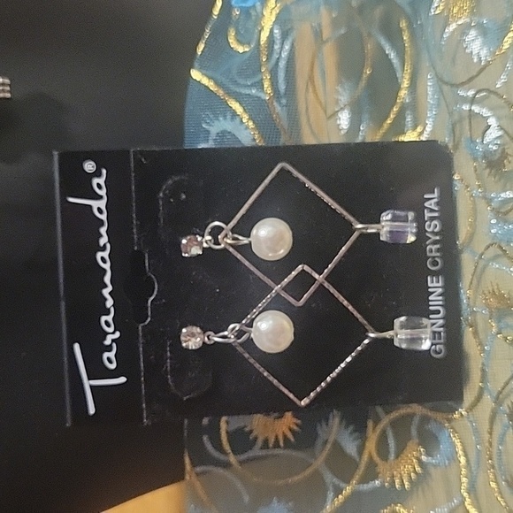 NEW Taramanda Women's Genuine Crystal And Pearl Drop Earrings With Gift Box - Picture 1 of 3